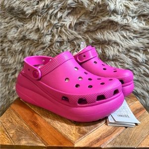 Brand New Classic Crush Croc in the color Fuchsia Pink SizeWomen’s (7) Men’s (5)